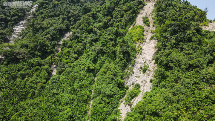 Hiểm họa sạt lở đất trong quá trình thi công đường điện Vũng Áng - Quảng Trạch - 11