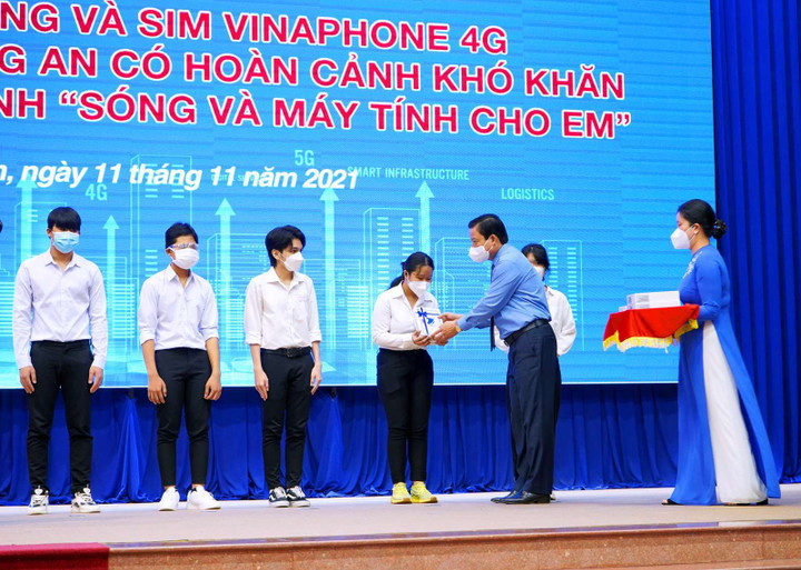 Với 'Sóng và máy tính cho em', không học sinh nào bị 'bỏ lại phía sau' - 2