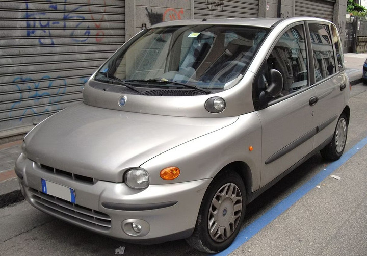 5 mẫu xe thất bại vì ngoại hình xấu xí - 1