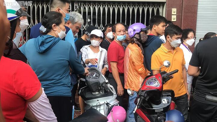 Ảnh: Người dân xếp hàng từ sáng sớm mua loại bánh Trung thu nức tiếng Hải Phòng - 5