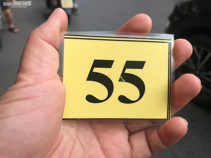 Ảnh: Người dân xếp hàng từ sáng sớm mua loại bánh Trung thu nức tiếng Hải Phòng - 6