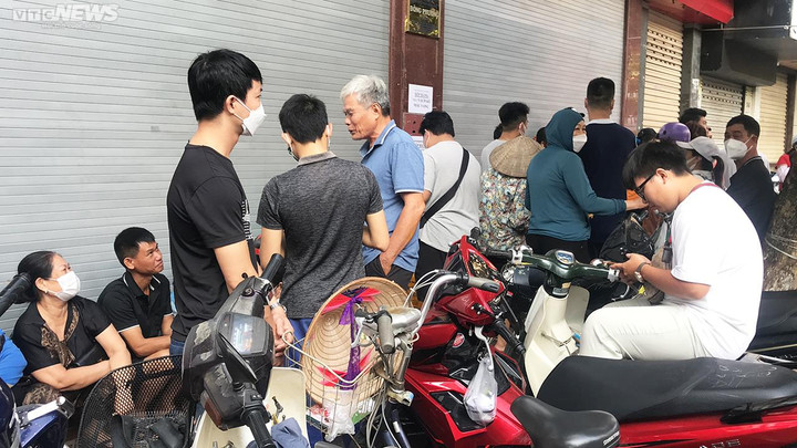 Ảnh: Người dân xếp hàng từ sáng sớm mua loại bánh Trung thu nức tiếng Hải Phòng - 8