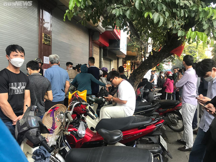 Ảnh: Người dân xếp hàng từ sáng sớm mua loại bánh Trung thu nức tiếng Hải Phòng - 7