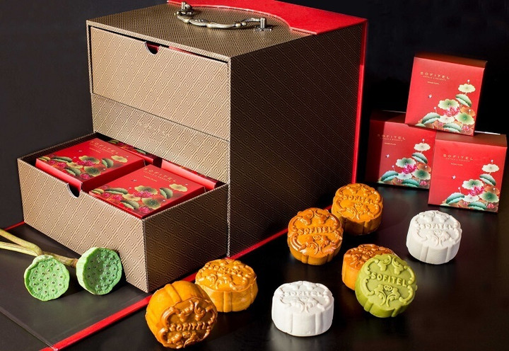 Bánh trung thu màu mè, đắt đỏ: Khách ngày càng thích 'ném tiền qua cửa sổ' - 3