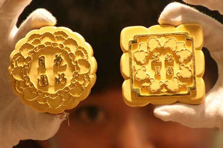 Bánh trung thu màu mè, đắt đỏ: Khách ngày càng thích 'ném tiền qua cửa sổ' - 2