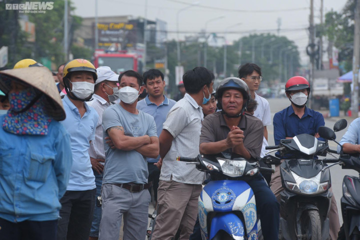 Ảnh: Hiện trường vụ cháy karaoke ở Bình Dương, ít nhất 12 người chết - 9