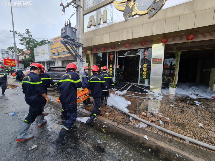 Cháy quán karaoke ở Bình Dương: Tìm thấy thêm 9 thi thể trong nhà vệ sinh - 2