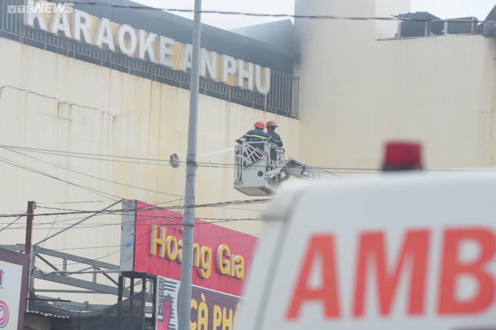 Cháy quán karaoke ở Bình Dương: Đưa thêm 2 thi thể ra khỏi hiện trường - 2