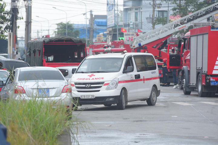 Ảnh: Hiện trường vụ cháy karaoke ở Bình Dương, ít nhất 12 người chết - 6