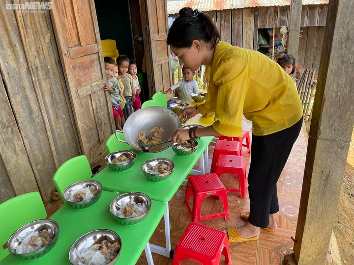 Sau ngày khai giảng, cô giáo nhóm lửa, nấu mì Quảng ‘đãi’ học trò vùng cao - 2