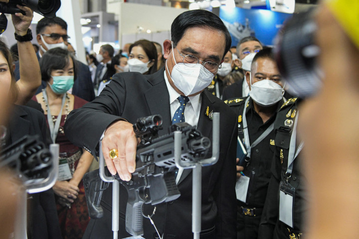 Bắt đầu xem xét số phận chính trị của ông Prayuth - 2
