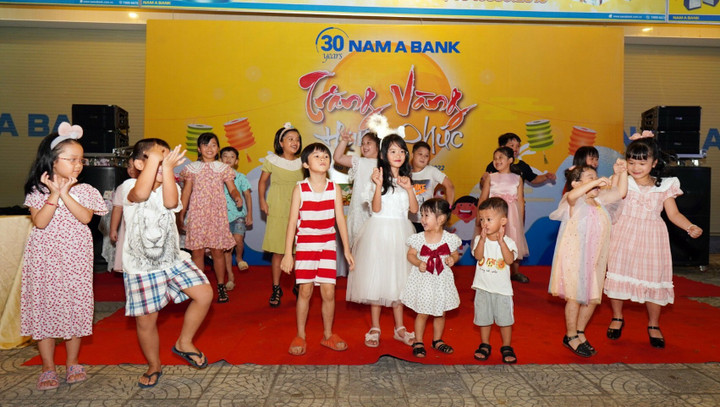 'Trăng vàng hạnh phúc': Mang yêu thương đến thiếu nhi - 4