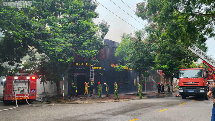 Cháy quán Bi-a Club ở Bắc Ninh, khói đen bốc lên ngùn ngụt - 5