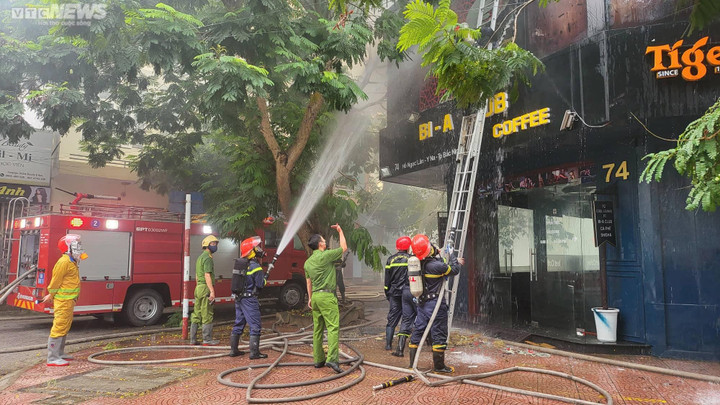 Cháy quán Bi-a Club ở Bắc Ninh, khói đen bốc lên ngùn ngụt - 4