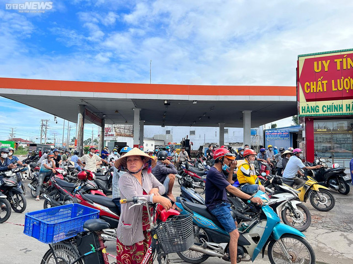 Ảnh: Một ngày sau vụ cháy quán karaoke ở Bình Dương - 6