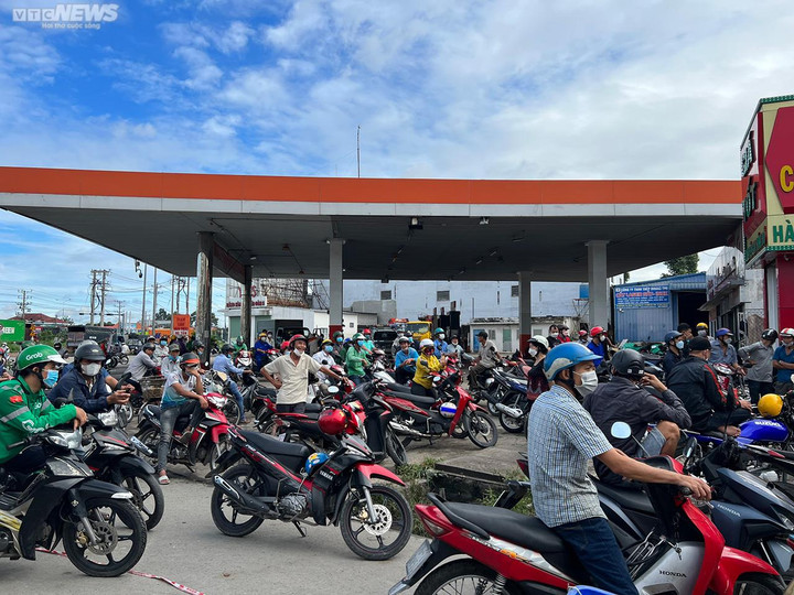 Ảnh: Một ngày sau vụ cháy quán karaoke ở Bình Dương - 2