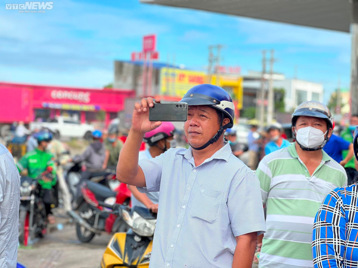 Ảnh: Một ngày sau vụ cháy quán karaoke ở Bình Dương - 7