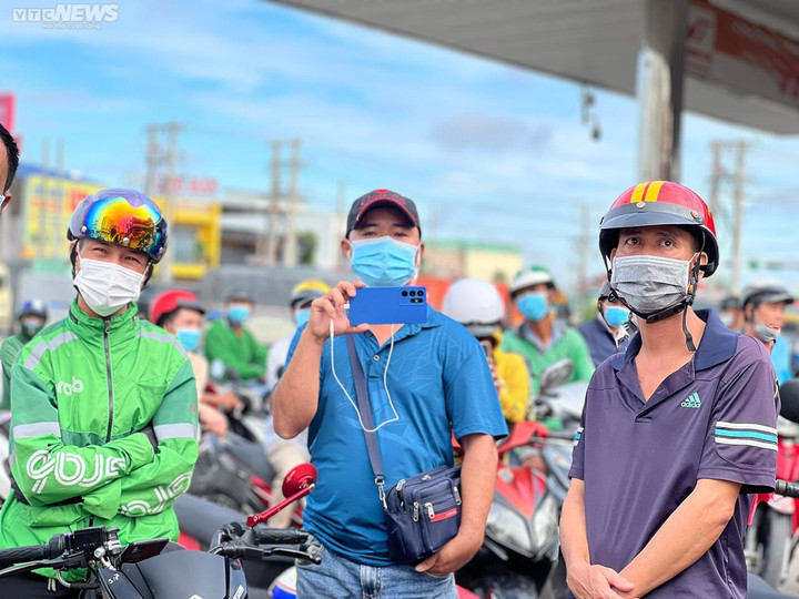 Ảnh: Một ngày sau vụ cháy quán karaoke ở Bình Dương - 8