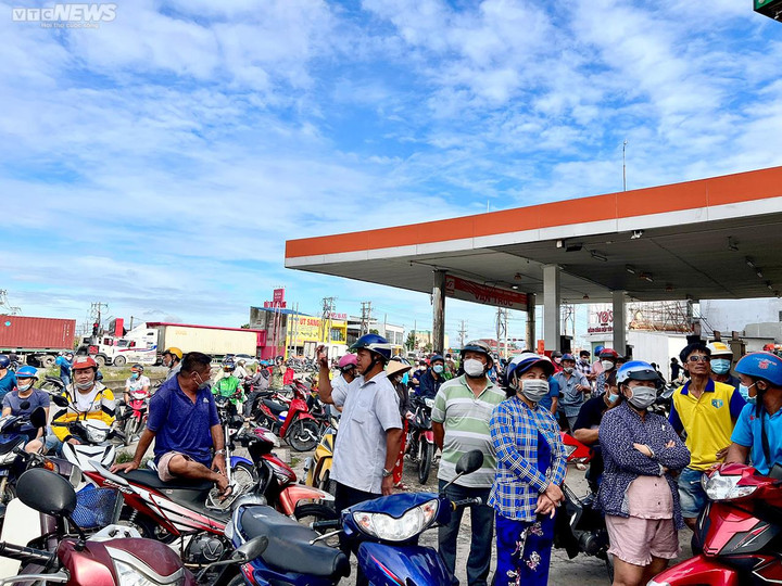 Ảnh: Một ngày sau vụ cháy quán karaoke ở Bình Dương - 10