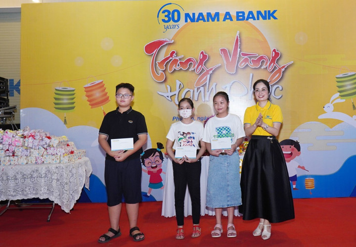 'Trăng vàng hạnh phúc': Mang yêu thương đến thiếu nhi - 3