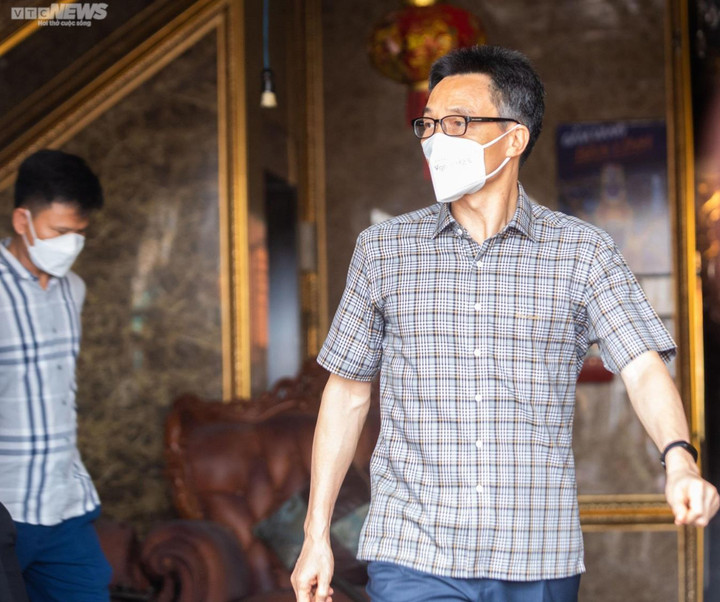 Phó Thủ tướng Vũ Đức Đam thị sát hiện trường vụ cháy quán karaoke ở Bình Dương - 3