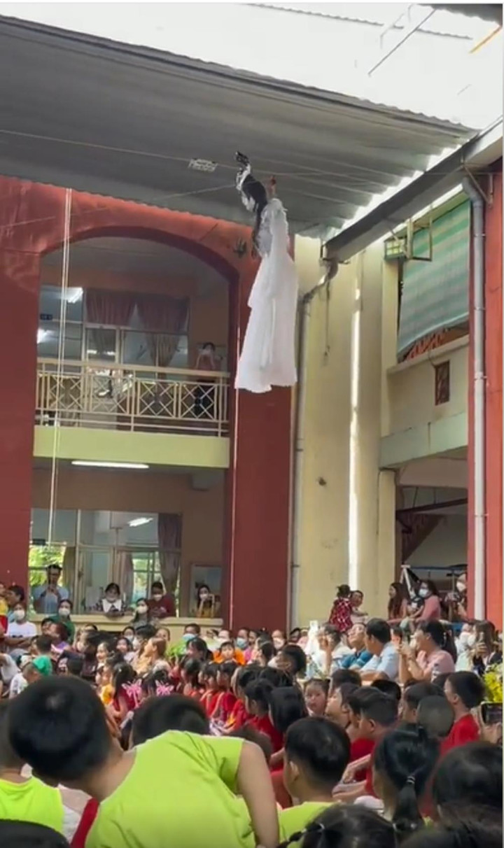 Giật mình với các màn vui đón trung thu lỡ mang nhầm 'phong cách rằm tháng 7' - 1