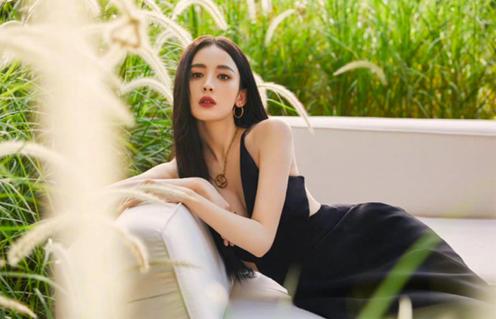 Vận đen đeo bám Cổ Lực Na Trát sau scandal 'tiểu tam' - 1