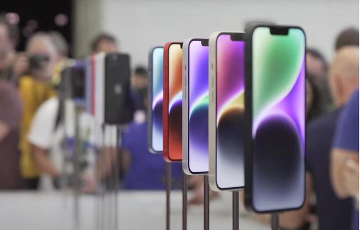 Loạt iPhone 14 series thu hút người dùng Việt - 1