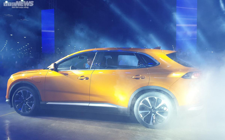 VinFast bàn giao 100 ô tô điện VF 8 đầu tiên cho những người đặt cọc sớm nhất - 1