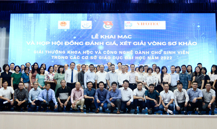 Hơn 400 đề tài của sinh viên tranh giải thưởng Khoa học và Công nghệ năm 2022 - 1