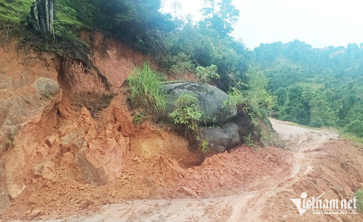 Xúc động hình ảnh đường đến trường của các thầy giáo vùng cao - 3