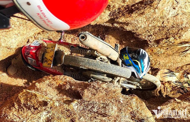 Xúc động hình ảnh đường đến trường của các thầy giáo vùng cao - 6