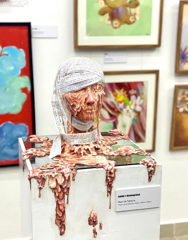 Triển lãm 'Thầm Thì' - những tác phẩm nghệ thuật ấn tượng của học sinh Vinschool - 2