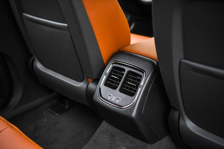 Cận cảnh VinFast VF 8 phiên bản thương mại - 10