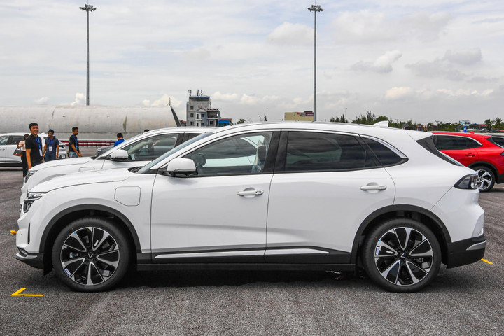 Cận cảnh VinFast VF 8 phiên bản thương mại - 12