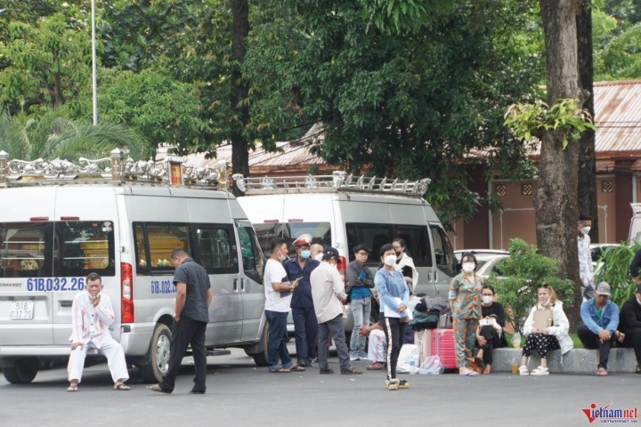 Bàn giao 9 thi thể nạn nhân trong vụ cháy quán karaoke ở Bình Dương - 4