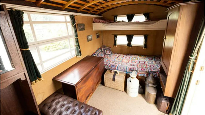 Bất ngờ với giá của chiếc xe dã ngoại cổ nhất thế giới - 2