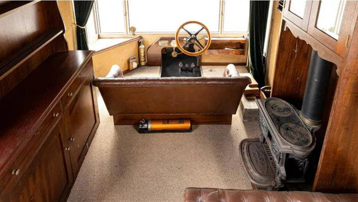 Bất ngờ với giá của chiếc xe dã ngoại cổ nhất thế giới - 3