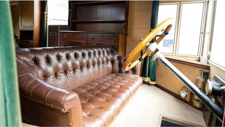 Bất ngờ với giá của chiếc xe dã ngoại cổ nhất thế giới - 4