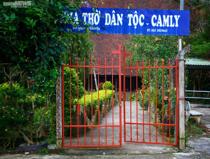 Ảnh: Khám phá nhà thờ gỗ mang kiến trúc nhà rông ở Đà Lạt - 1