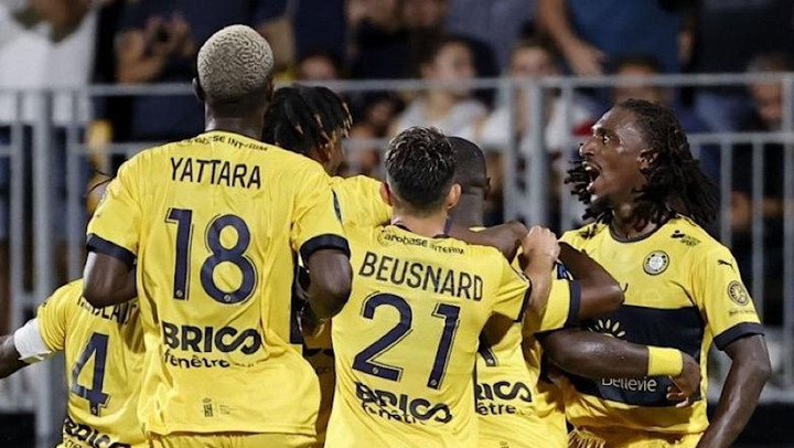 Tiền vệ trụ cột của Pau FC: ‘Chúng tôi như trút bỏ gánh nặng’ - 1