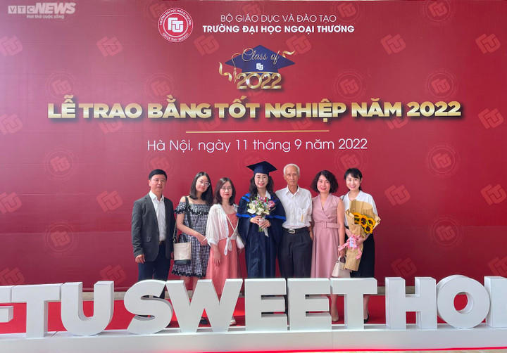 Thủ khoa đầu ra Ngoại thương đạt GPA 4.0: 'Không bao giờ học quá 10 giờ tối' - 2