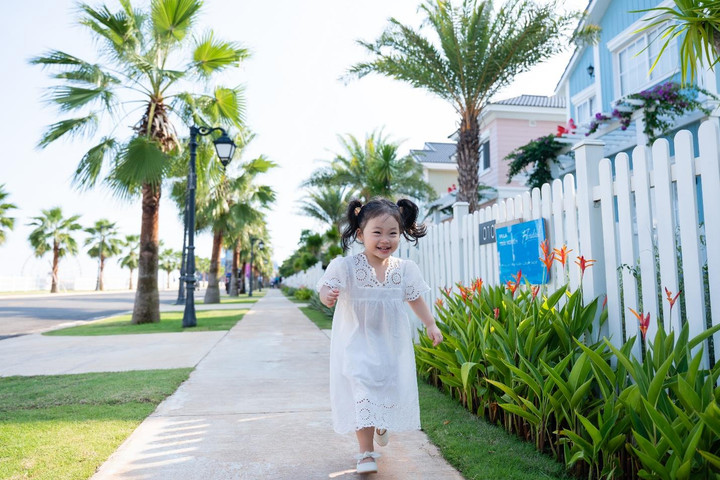 Ca sĩ Pha Lê đầu tư bất động sản ven biển làm 'của để dành' cho con - 3