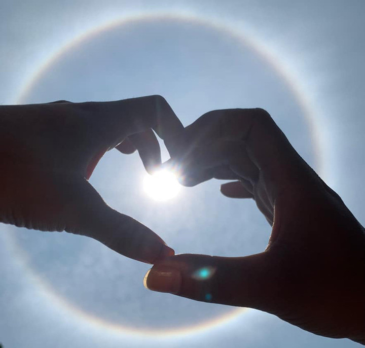 Ánh hào quang hiếm gặp xuất hiện giữa trưa ở Quảng Ninh - 3