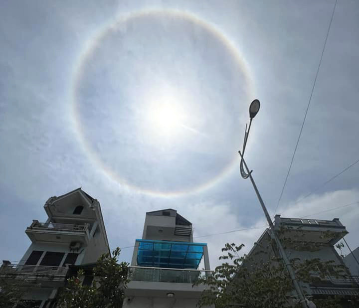 Ánh hào quang hiếm gặp xuất hiện giữa trưa ở Quảng Ninh - 8