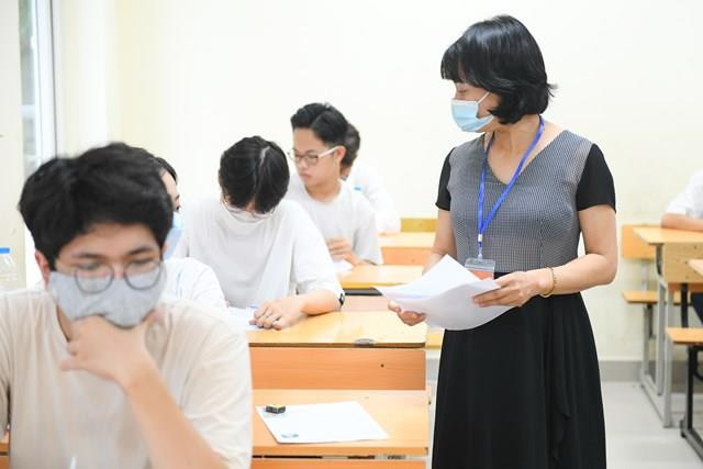 'Tuýt còi' gần 100 trường đại học tuyển sinh vượt chỉ tiêu - 1