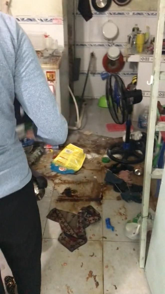 Níu kéo bất thành, chàng trai lẻn vào phòng bạn gái cũ tạo ra cảnh tượng khó tin - 1