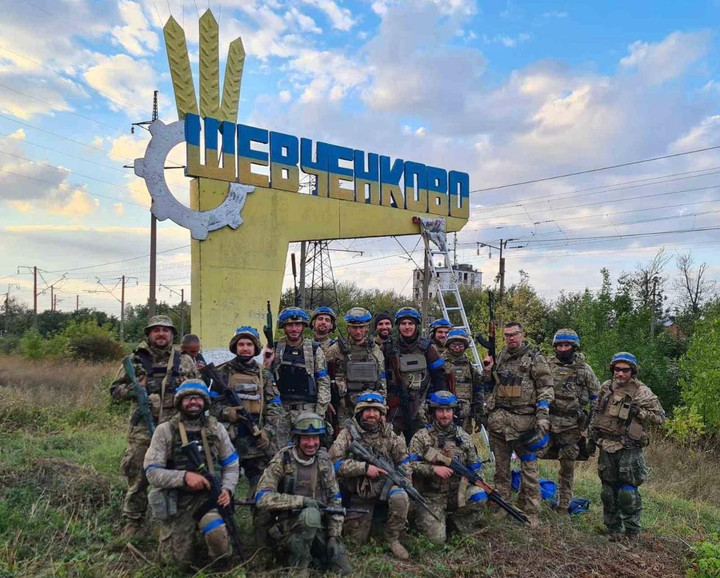 Ukraine nói Nga rút khỏi thị trấn chiến lược ở Lugansk - 1