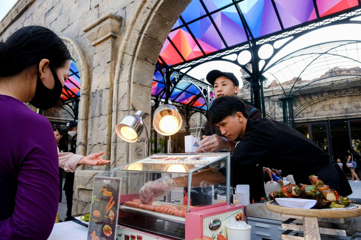 Đêm hội Trăng Rằm ở Thị trấn Địa Trung Hải thu hút 10.000 người tham dự - 2