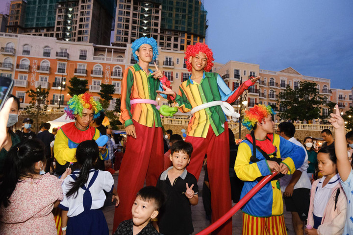 Đêm hội Trăng Rằm ở Thị trấn Địa Trung Hải thu hút 10.000 người tham dự - 5